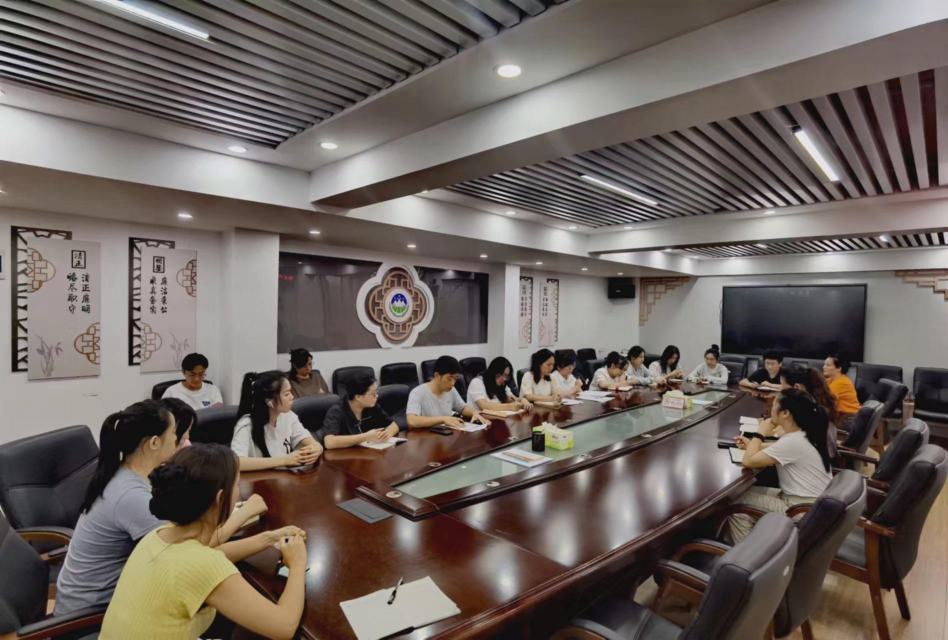 强化窗口作风守住廉洁底线----融安县不动产登记中心2024年集体廉政谈话会(图2)