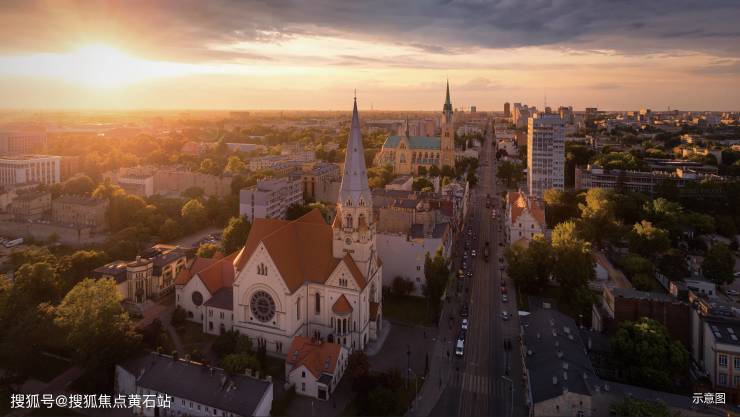 国贸萃屿原墅联排190-208㎡：一宅一天地家族恒产资料(图1)